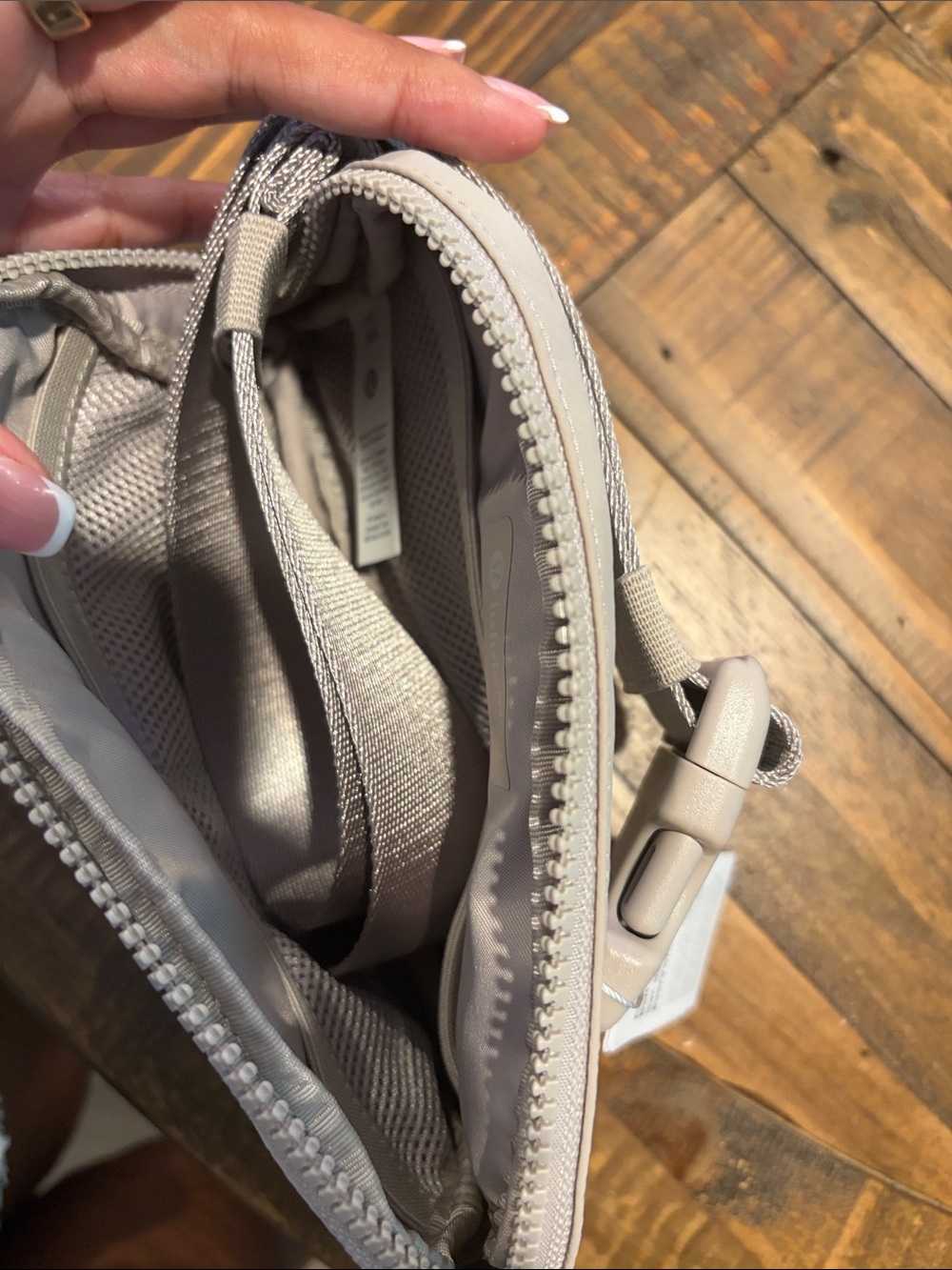 NET lululemon athletica Everywhere Belt Bag in silver - Picture 3 of 4